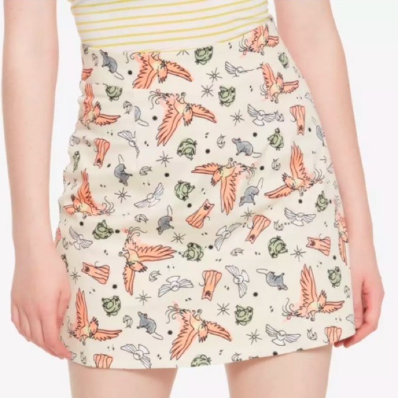 Hot Topic Dresses & Skirts - Harry Potter Sketched Magical Pet Print Skirt